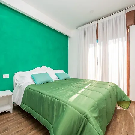 De Vivo Realty - Amore&psiche 3*